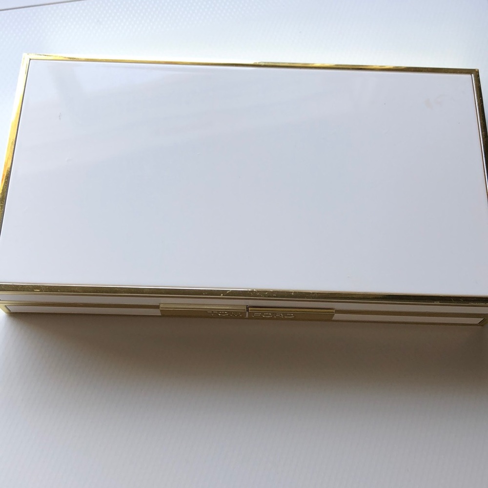 Tom Ford 01 cool palette